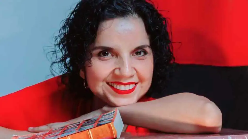 Mercy Carmona: «La psicología y escribir son mis caminos particulares hacia el éxito personal»